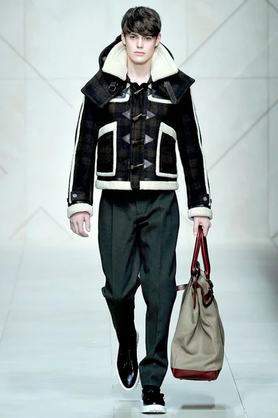 Look 18